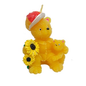 Beeswax candle | Cute teddy bear with sunflower | Handmade | Hand painted | 100% beeswax | 60 x 60 x 70 mm