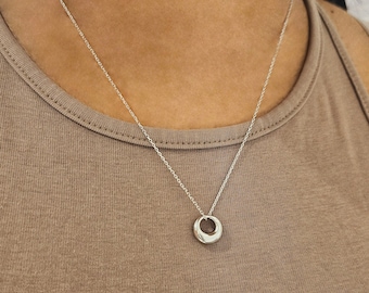 Collana In Argento 925 Con Ciondolo Cerchio Eternità E Tre Anelli Legati - Regalo Unico