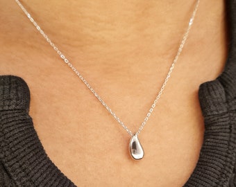 Collar de lágrimas de plata, collar de gotas de agua, collar minimalista de plata, collar de gotas, collar delicado, regalos para ella