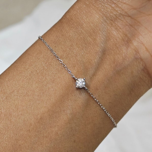 Bracciale con diamanti solitari da 4 mm, bracciale con castone di diamanti, delicato braccialetto d'argento, braccialetto minimalista, regalo per lei, regalo per damigelle d'onore