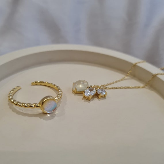 Gold Moonstone Ring, gemstone ring,  rainbow moonstone ring, gold ring, gift for her, dainty ring, minimalist jewellery, Gift friend