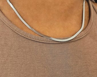 Srebrny łańcuszek w jodełkę, Naszyjnik z łańcuszkiem wężowym, Naszyjnik warstwowy, Wodoodporny naszyjnik, Minimalistyczny naszyjnik, Delikatne łańcuszki, Prezent dla niej