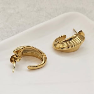 Orecchini a cerchio ovali intrecciati, orecchini a cerchio dorati minimalisti, orecchini a cerchio delicati, orecchini a cerchio dorati chic, orecchini a cerchio impilabili, orecchini a cerchio impermeabili, regali per lei