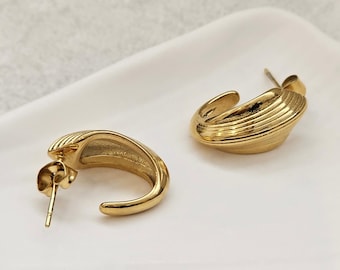 Ovale gedraaide hoepels, minimalistische gouden hoepels, sierlijke hoepels, chique gouden hoepels, stapelhoepels, waterdichte hoepels, cadeaus voor haar