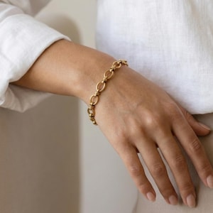 Oval link chain bracelet, waterproof jewellery, non tarnish bracelet, stacking gold bracelet, gift for her, water safe jewellery