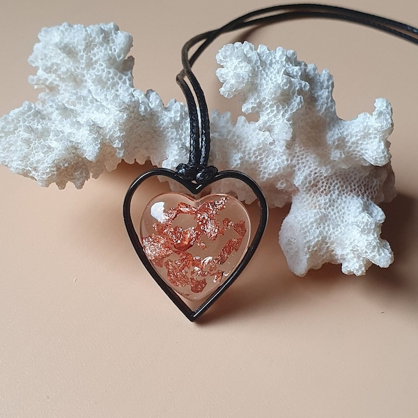 Collier de flocons d'or rose, bijoux en résine époxy, pendentif cabochon transparent en forme de coeur dans un cadre en métal noir, fait main, cadeau pour femme