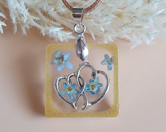 Collier de vraies fleurs bleues, bijoux en résine époxy, pendentif floral carré pour terrarium, fait main, cadeau pour femme, fleur séchée naturelle, unique