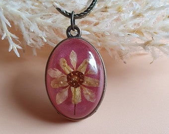 Real maple tree flower necklace, epoxy resin jewelry, oval floral terrarium cabochon pendant, handmade, gift for woman, dried flower, unique