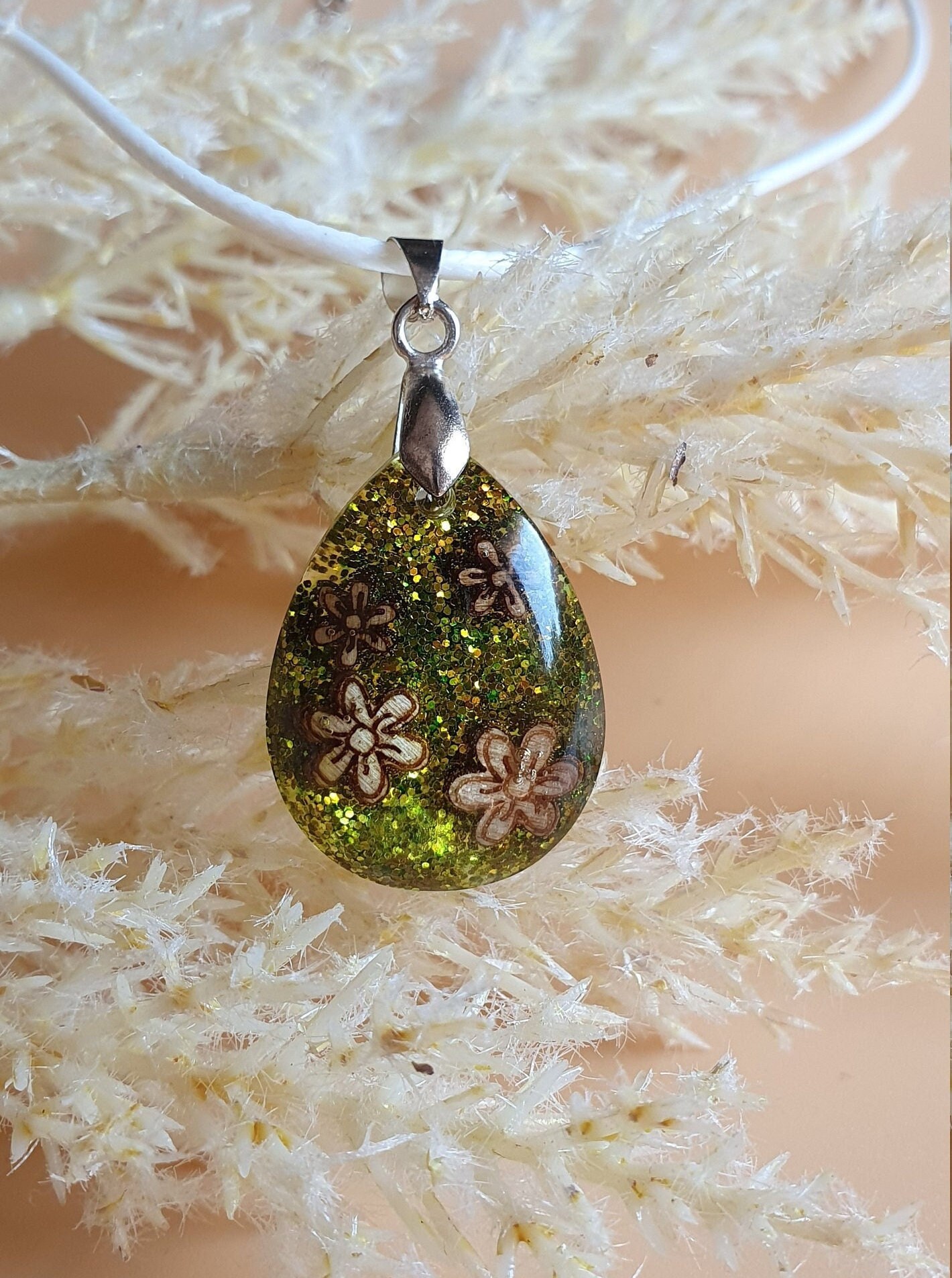 Epoxy resin pendant best sale