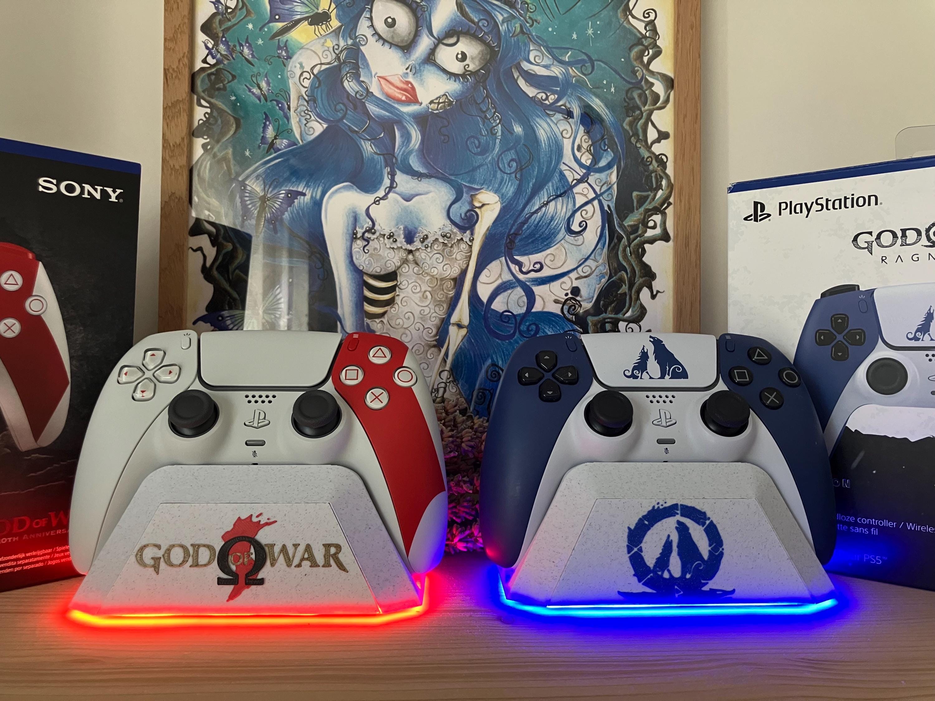置物 PlayStation 5 God of War 20th Anniversary Controller Stand - Playstation 5 With