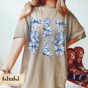 Chinoiserie Cowgirl coquette shirt, Chateaucore aesthetic blue white bows boots shirt, floral print cowboy boots, blue toile western tee