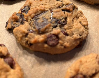 Galleta monstruosa, vegana, sin gluten, galleta con chispas de chocolate, galleta monstruosa con chispas de chocolate, galleta sin alérgenos, chocolate vegano, galleta sin frutos secos
