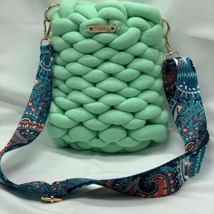 Borsa A Tracolla Lavorata A Maglia Fatta A Mano, A Forma Di Cavolo, In Lana. Originale E Carina, Perfetta Per Uscire.