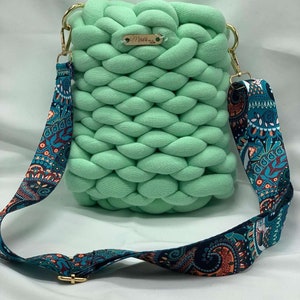 Borsa A Tracolla Lavorata A Maglia Fatta A Mano, A Forma Di Cavolo, In Lana. Originale E Carina, Perfetta Per Uscire.