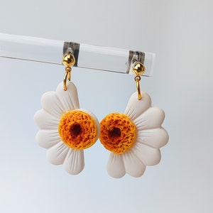 DAISY DANGLE EARRINGS | White Daisy Earrings | Polymer Clay Earrings | Daisy Flower Earrings | Half Daisy Earrings | Dainty Daisy Earrings