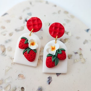 STRAWBERRY EARRINGS | Strawberry Dangle Earrings | Polymer Clay Earrings | Spring Earrings | Summer Earrings | Fruit Earrings | Berry Dangle
