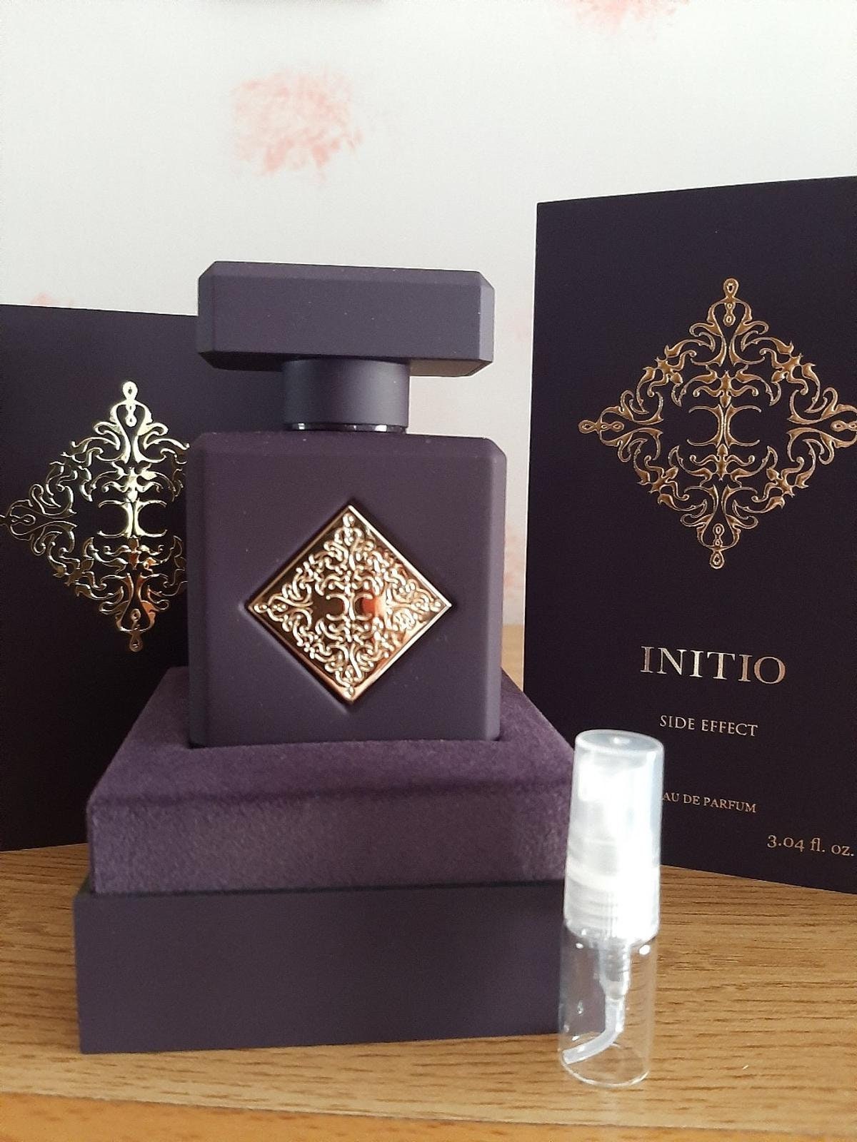 Prives side effect. Инитио Сайд эффект. Side Effect Парфюм. Initio Parfums Side Effect. Atomic Rose Initio Parfums prives.