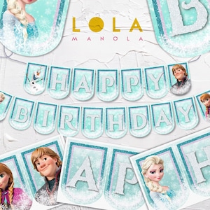Puede incluir: Un banner de cumplea&ntilde;os con tem&aacute;tica de Frozen con letras de purpurina plateadas que deletrean "Feliz Cumplea&ntilde;os" e im&aacute;genes de Elsa, Anna, Olaf y Kristoff. El banner est&aacute; sobre un fondo blanco.