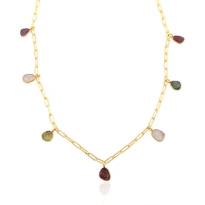 Collana con pietre preziose grezze, collana con catena a graffetta, collana con ametista, collana unica, collana in stile boho, collana con granato, regalo per lei