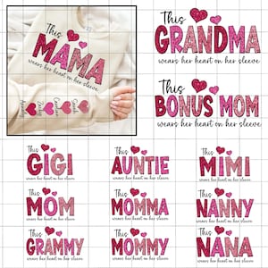 Pacote personalizado Esta mãe usa o coração na manga PNG, Pink Glitter Mama Valentine, Mãe personalizada Dia dos Namorados, Adicione seus próprios nomes