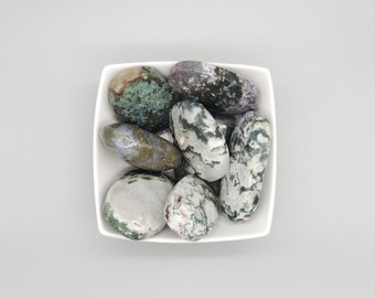 Sculptures en cristal naturel, pierres de palmier et agate mousse