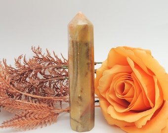 Rzeźba z naturalnego kryształu Peach Calcite Tower