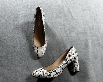 Black and Cream Manolo Blahnik Python Snakeskin Pumps Shoes With