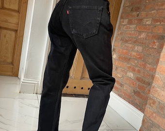 Taille 30 Bein 31 90er 501 Levi Jeans Vintage verblasste schwarze Levi-Jeans Gerades Bein F4