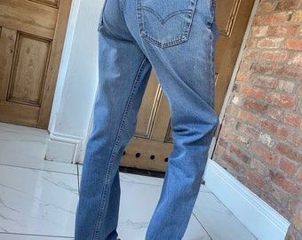 Taille 30 jambe 32,5 des années 90 Made in UK 1996 501 Jeans Levi Jeans Levi Jeans délavé bleu délavé vintage jambe droite E70