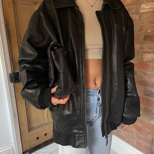90s black  oversized leather Aviator    bomber jacket  ladies vintage jacket leather size men’s XXL AV6