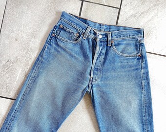 Waist 28  leg 24 90’s Vintage Levi  Jeans Vintage  faded blue mid wash Made in USA 501xx levi Jeans Straight leg A1100