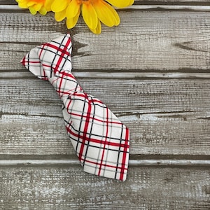 White with red and grey plaid is a great versatile style for cats or dogs!