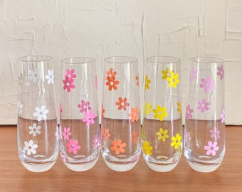 Bright Floral Bridesmaid Champagne Flutes, Custom Champagne Glasses, Bride Champagne Flute, Daisy Bridesmaid Proposal Gift, Bridal Shower