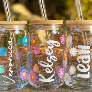 Personalized Flower Glass Cup with Name, Iced Coffee Cup with Lid & Straw, Aesthetic Glass, Daisy Beer Can Glass, Birthday Gift for Friend