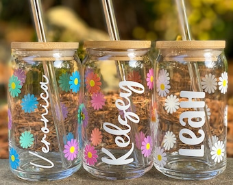 Personalized Flower Glass Cup with Name, Iced Coffee Cup with Lid & Straw, Aesthetic Glass, Daisy Beer Can Glass, Birthday Gift for Friend