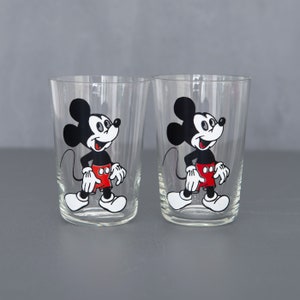 ヴィンテージディズニードリンクグラス2個。1980年代のヴィンテージミッキーグッズ。収集価値のあるお土産