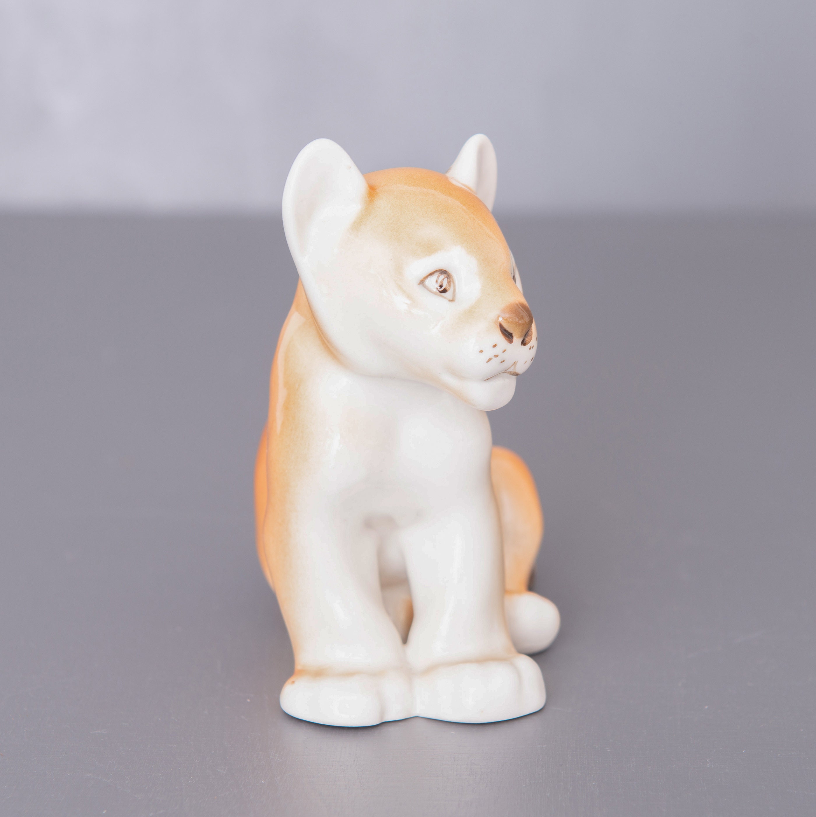 Vintage Porcelain Lion Cub Figurine, 1960s Lomonosov (LFZ Vintage Porcelain Lion Cub Figurine, 1960s Lomonosov (LFZ