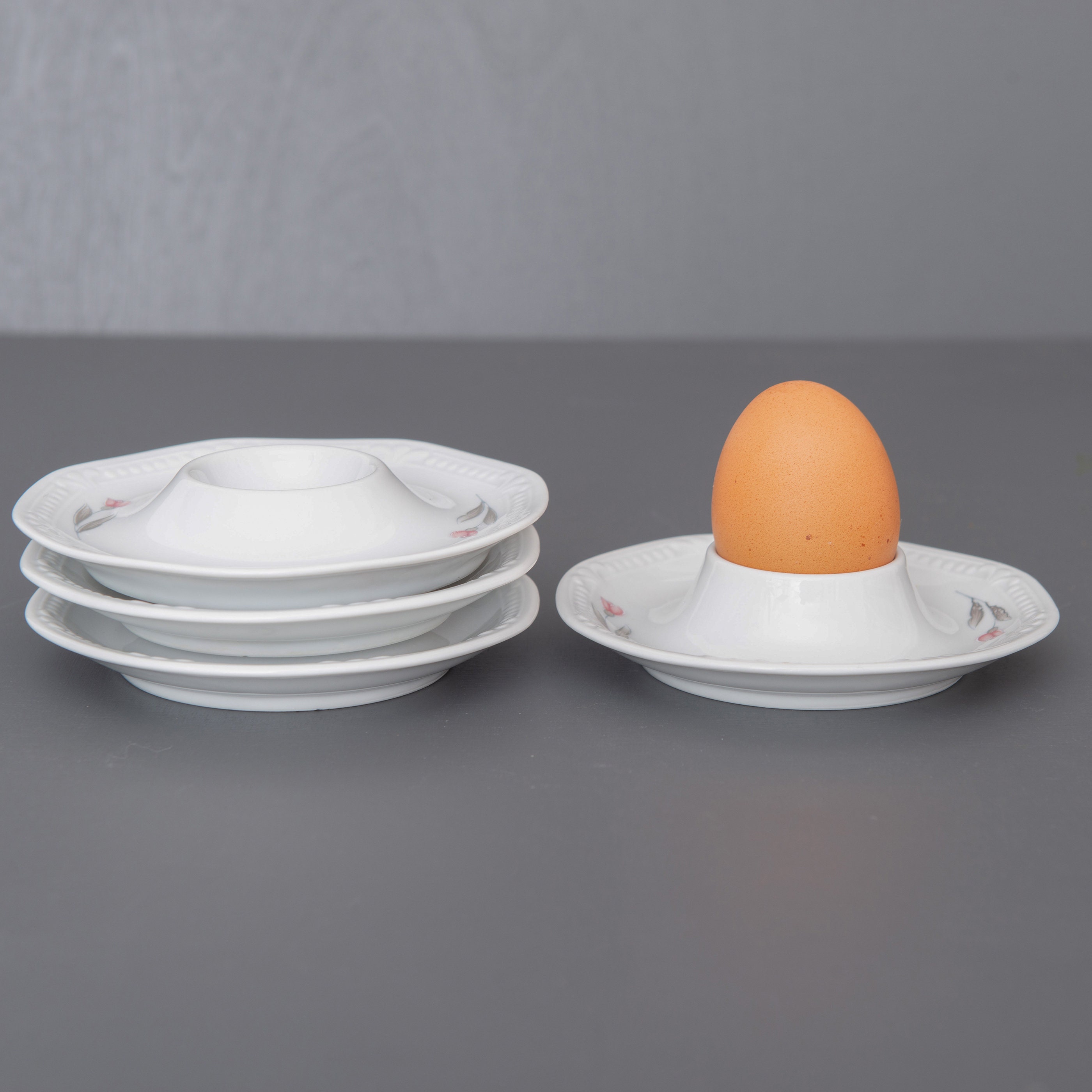 Cookery® Portauovo Premium (6 pezzi) in porcellana fatta a mano, bianco, moderna forma quadrata con angoli arrotondati e ripiano, set porta uovo, Pasqua