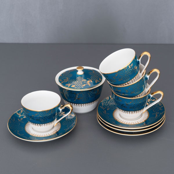 Vintage Porcelain Tea or Coffee Set from MZ Czechoslovakia. 4 Cups with Saucers and a Bonbonnière in Excellent Vintage Condition from 1960s