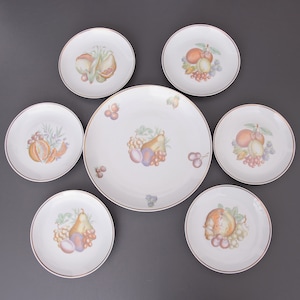 1960s Vintage Plates by Karlskrona Porslinsfabrik of Sweden. A Set of 6 Dessert Plates and 1 Serving Plate. In Excellent Vintage Condition