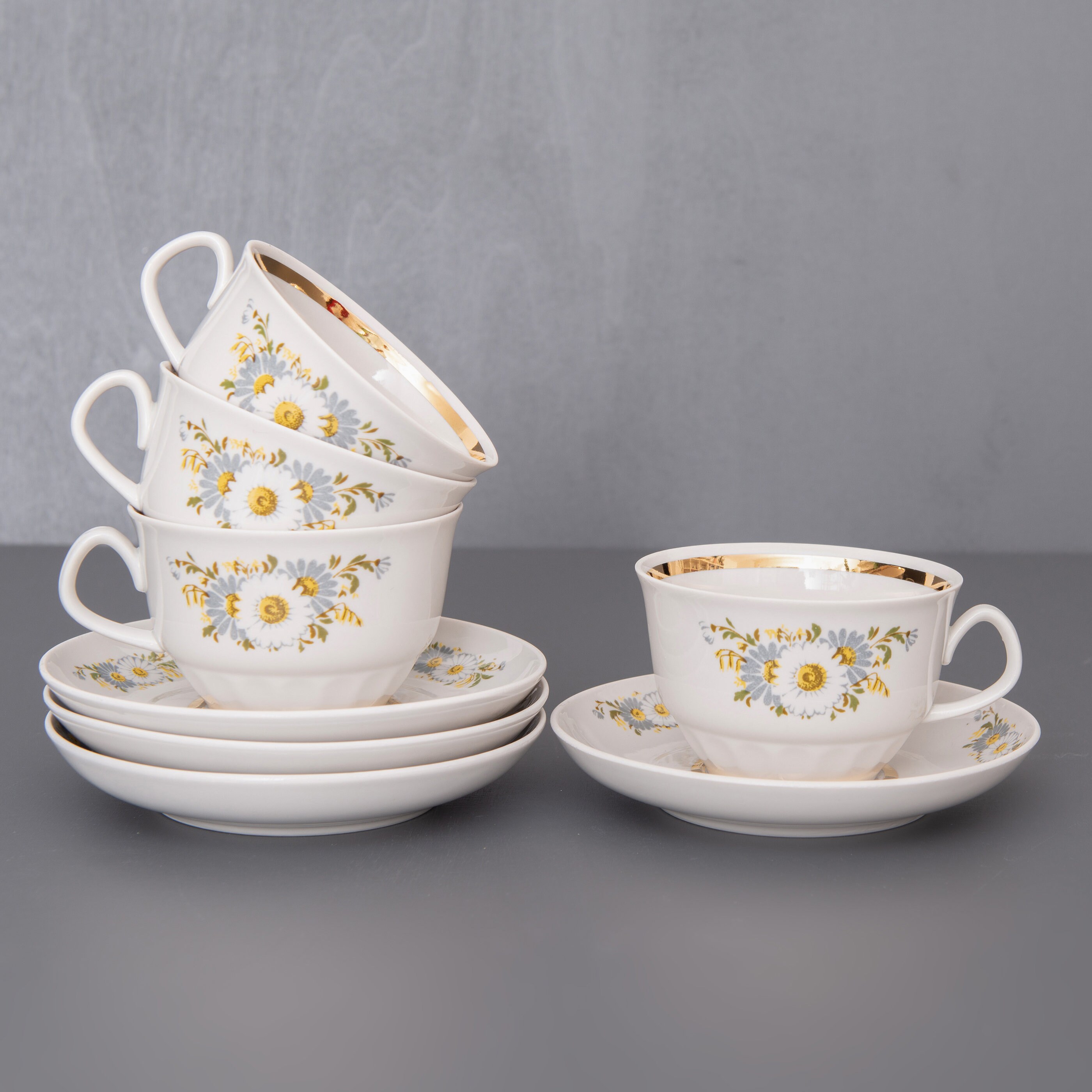 4 Riga Porcelain Daisy Cups, Māra Tea Set Tea or Coffee Cups with Saucers, Vintage China, Floral Pattern Tea Set