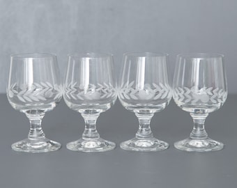 Round Vintage Schnapps Glasses, Retro Shot Glasses, Stem Leg Glasses, Etched Leaf Pattern, Vintage Barware, Retro Drinkware