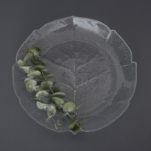 Arcoroc Aspen Medium Dinner Plate, Vintage Arcoroc 1970s France, Leaf Shaped Tableware