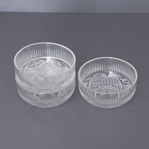 3 Vintage Dessertschalen mit geometrischem Reliefmuster