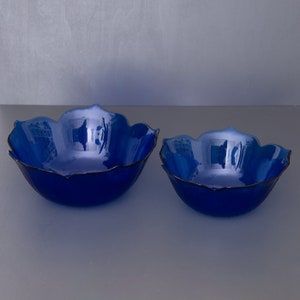 Cobalt Blue Lotus Bowls, Arcoroc, 1980s France. A Set of 2 Fruit or Salad Bowls. Clear Glass Blue Bowls.