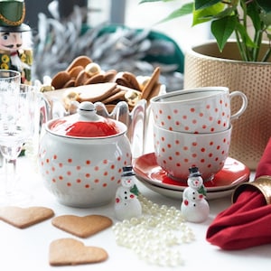 Red Polka Dot Tee-Set, Polonsky Porzellan Fabrik Ukraine, Vintage aus den 1980er Jahren, Zwei Tassen mit Untertassen und eine Zuckerdose
