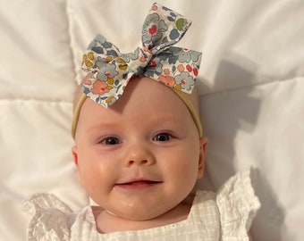 Liberty of London Baby Bow, Liberty of London Hair Bow, Liberty of London Fabric, Baby Shower Gift, Baby Girl Outift, Baby Girl Headband