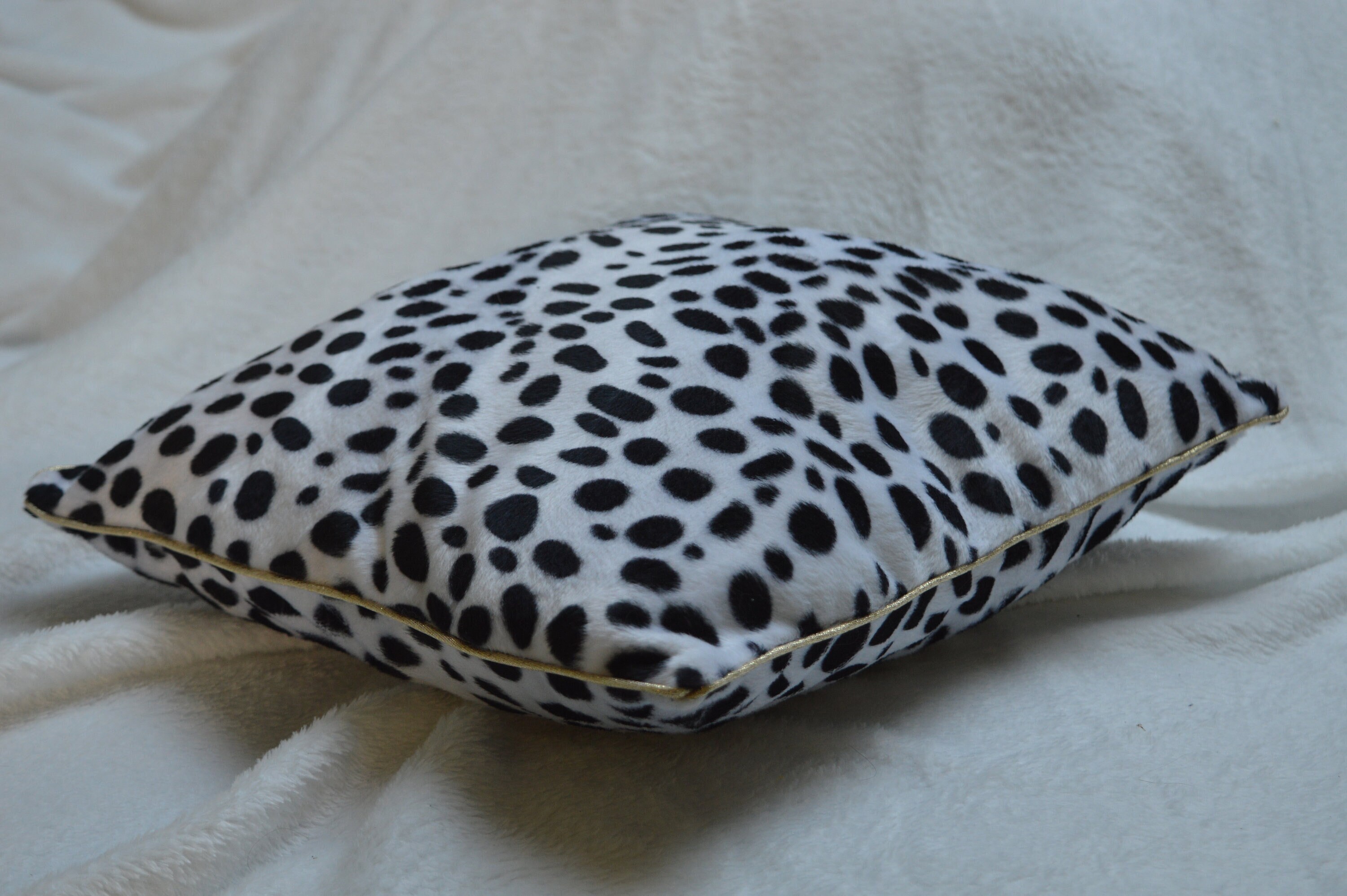 Coussin Décoratif en Fausse Fourrure Dalmatien