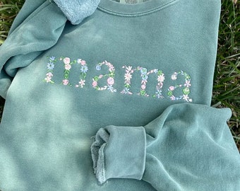 Mama Floral Embroidery Crewneck Sweatshirt