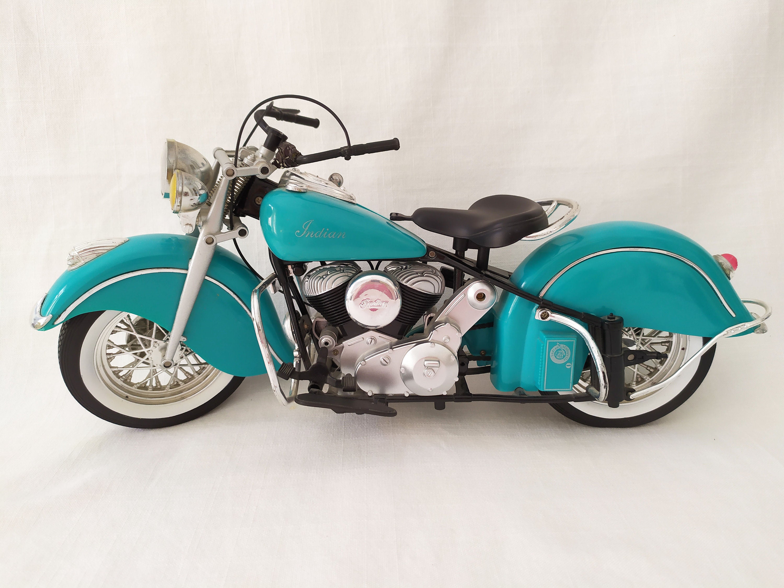 Indian Motorcycle 1/6スケール ダイキャストモデル s-l400.jpg